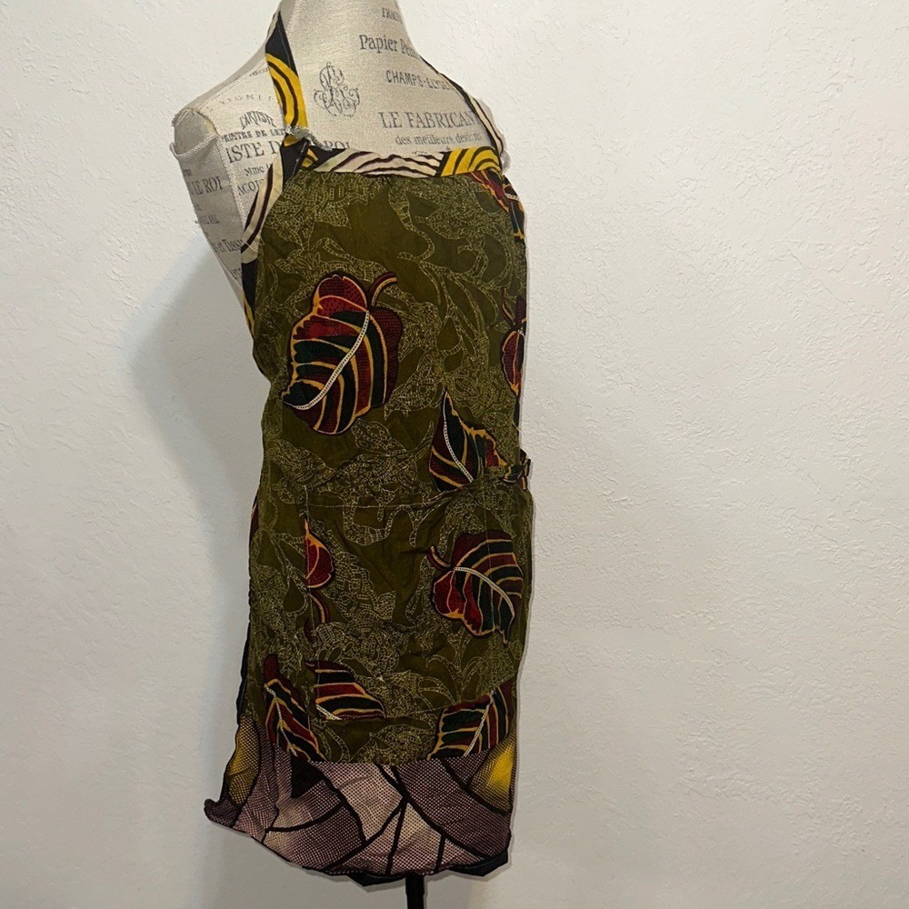 Timbali‎ Crafts Apron Olive Green Leaf Print Artisan Made Ghana Pocket